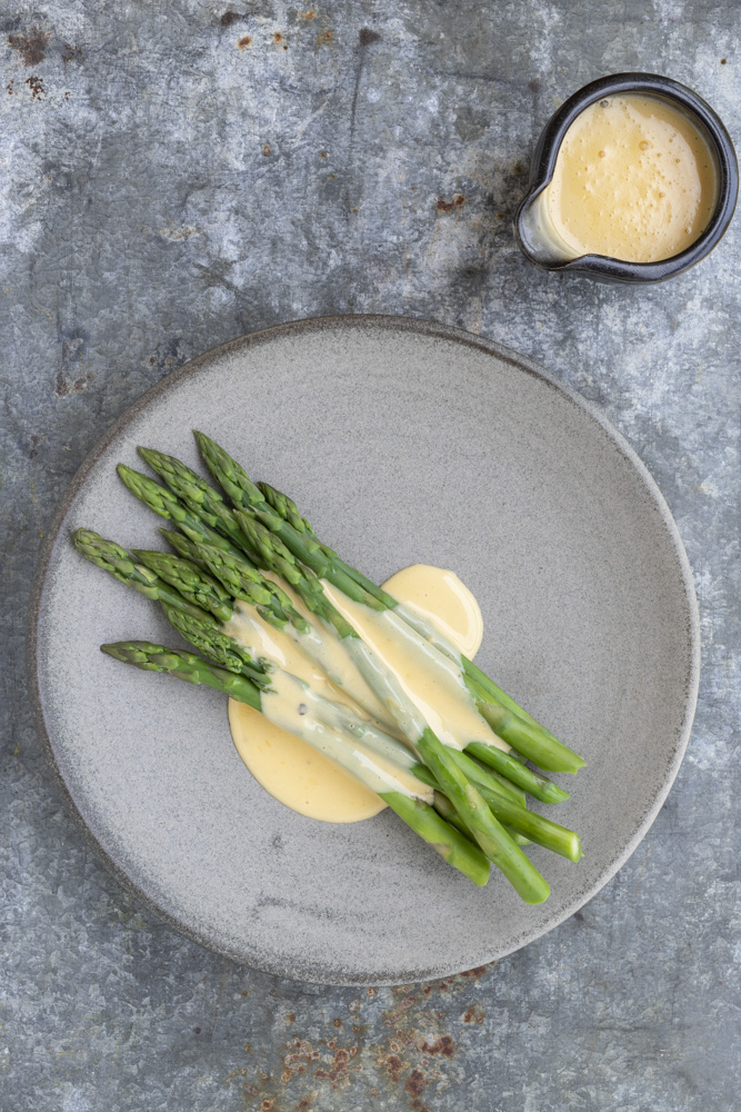 Asparagus with Lemon Myrtle Hollandaise Sauce